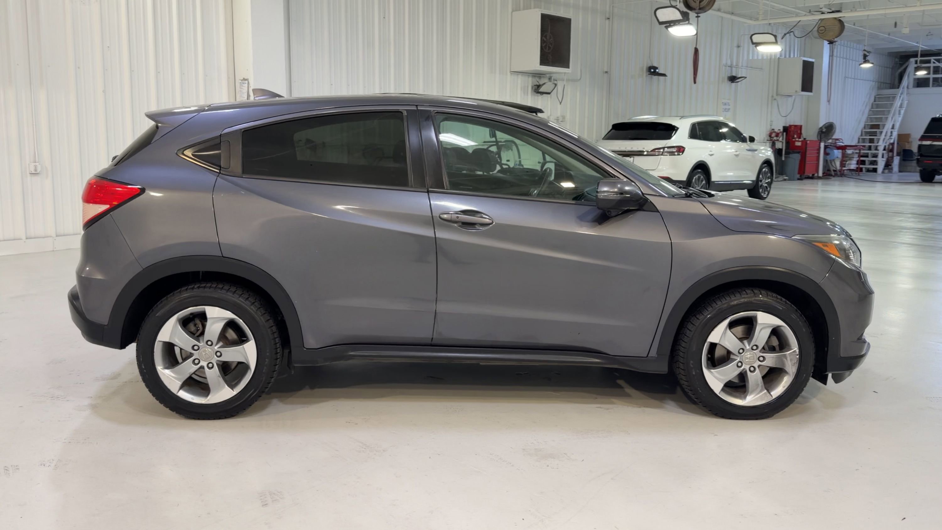 Used 2017 Honda HR-V EX image 2