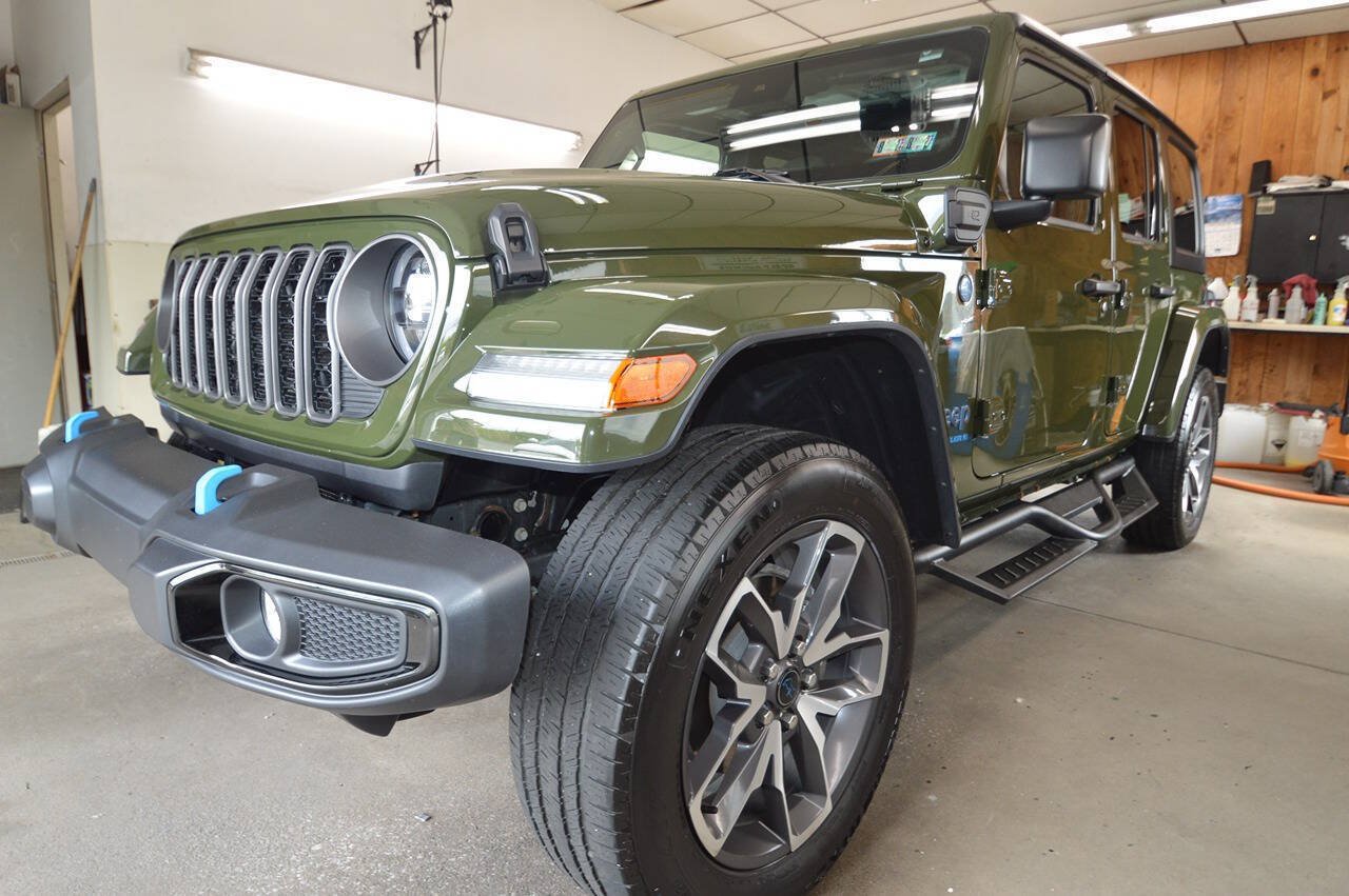Used 2024 Jeep Wrangler Unlimited w/ Convenience Group AWD/4WD image 25