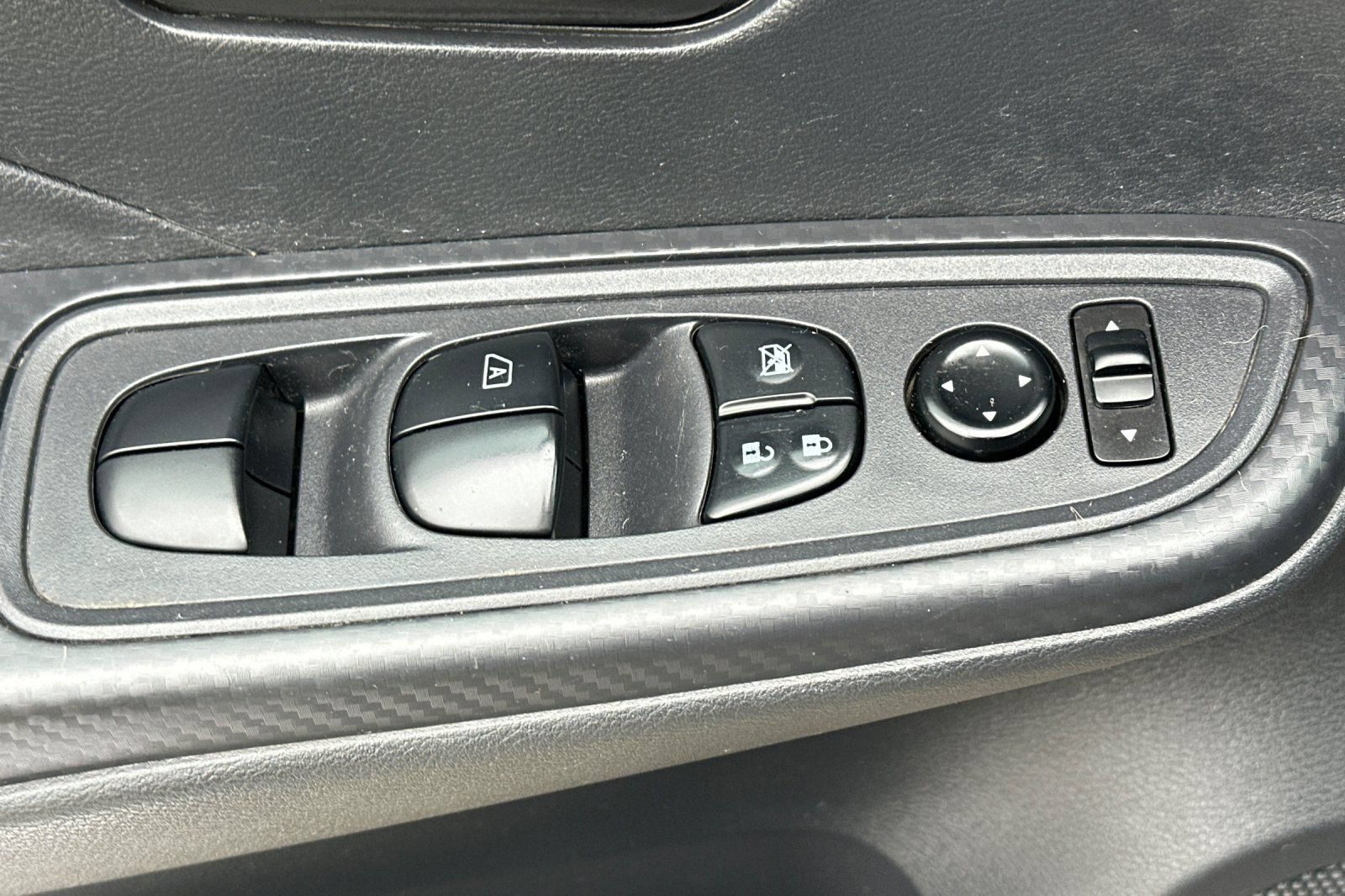 Used 2024 Nissan Versa S FWD image 12