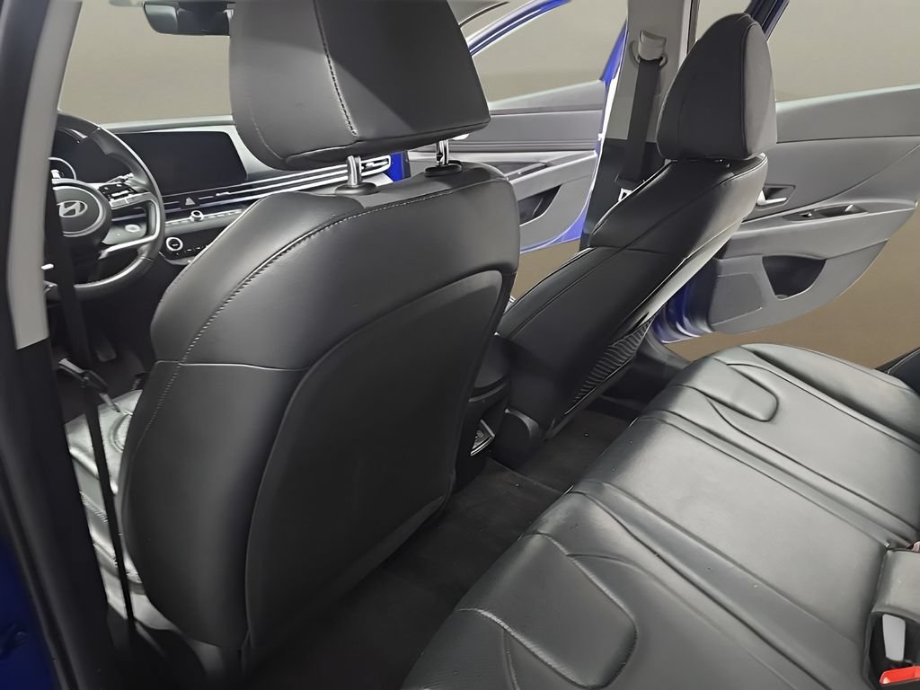 Certified 2025 Hyundai Elantra Limited FWD image 16