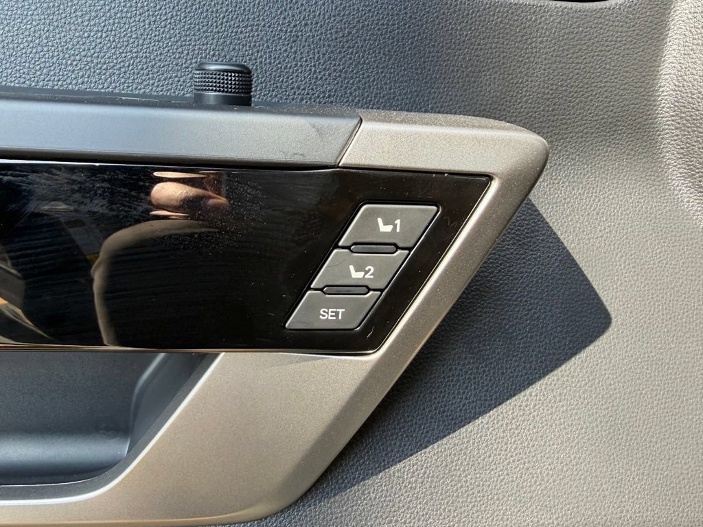 New 2026 Toyota Tundra Limited AWD/4WD image 16