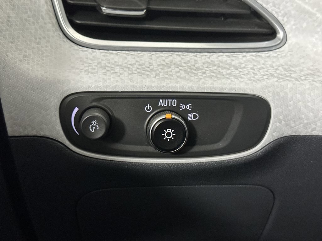 Used 2020 Chevrolet Bolt Premier w/ Infotainment Package FWD image 21
