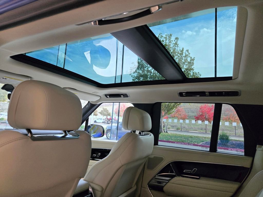 New 2025 Land Rover Range Rover SE image 11