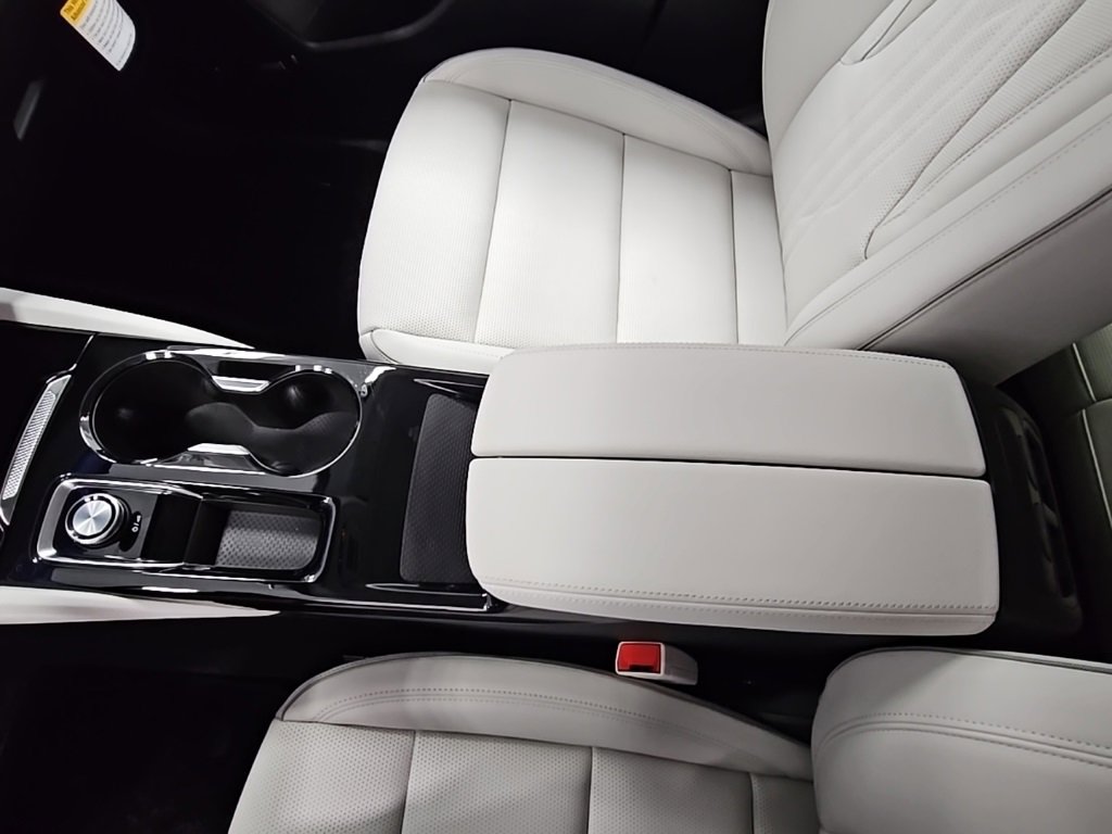 New 2025 Buick Envision Avenir image 22