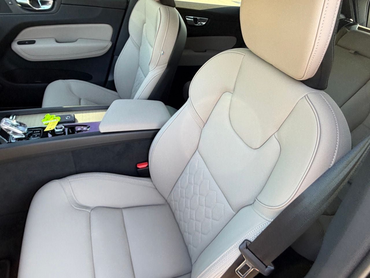 New 2027 Volvo XC60 B5 Core AWD/4WD image 15