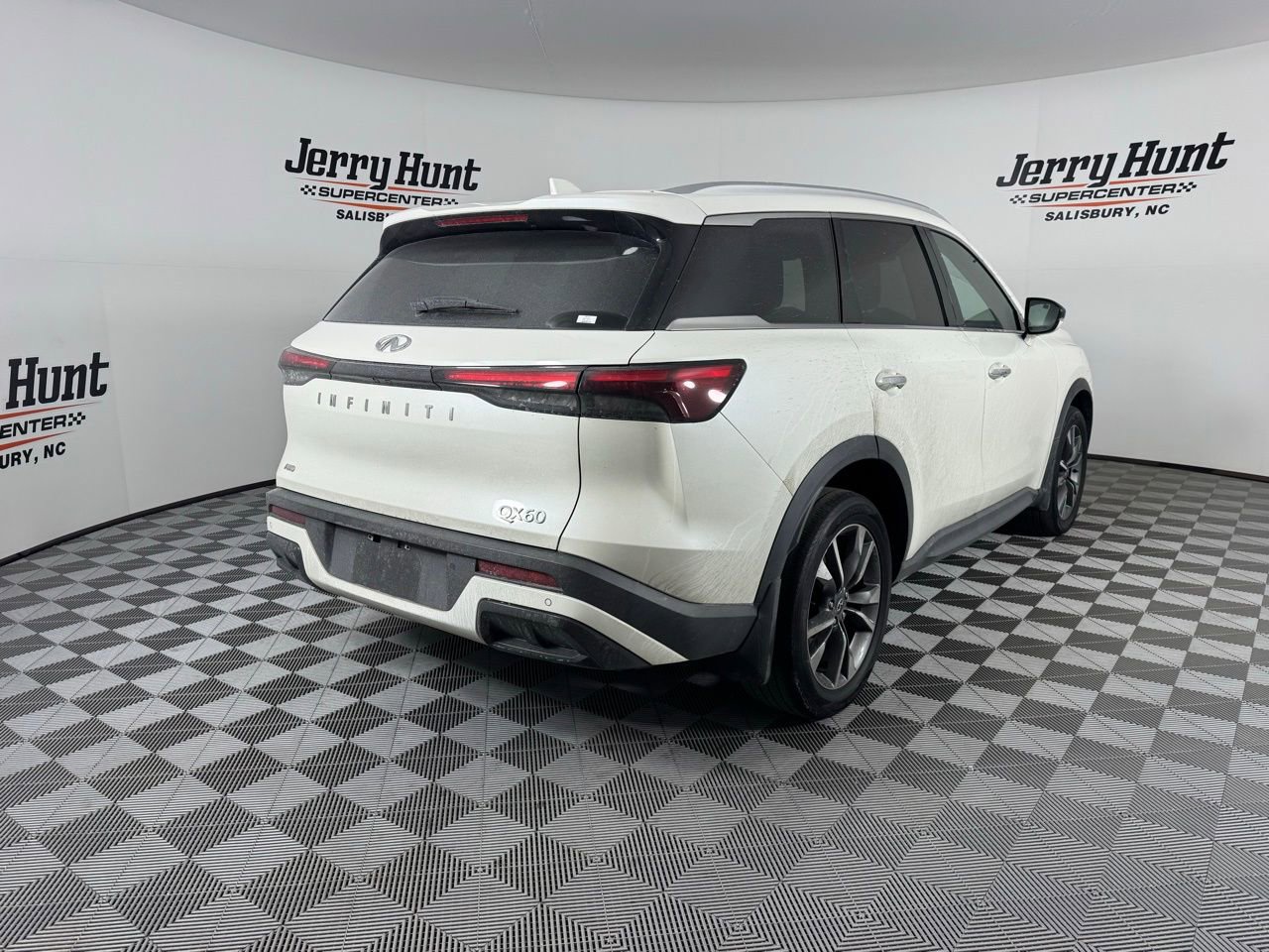 Used 2023 INFINITI QX60 Luxe image 9