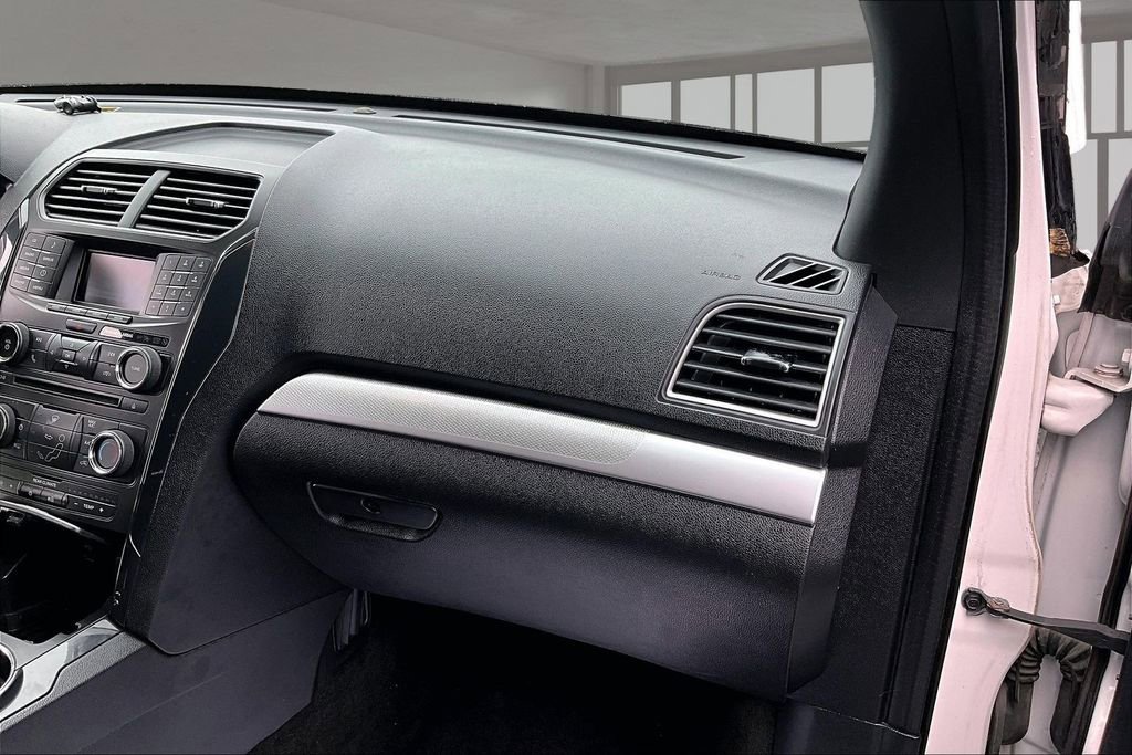 Used 2017 Ford Explorer XLT FWD image 18