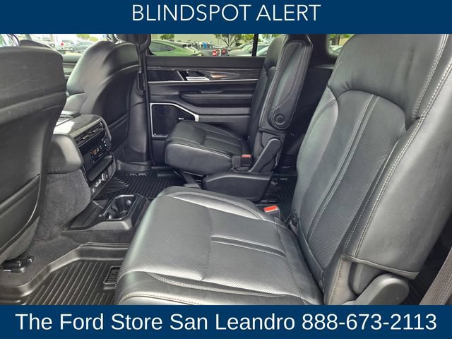 Used 2022 Jeep Wagoneer Series III w/ Premium Group I AWD/4WD image 13