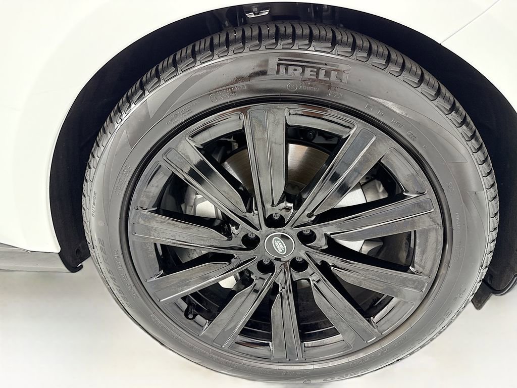 Certified 2025 Land Rover Range Rover SE AWD/4WD image 31