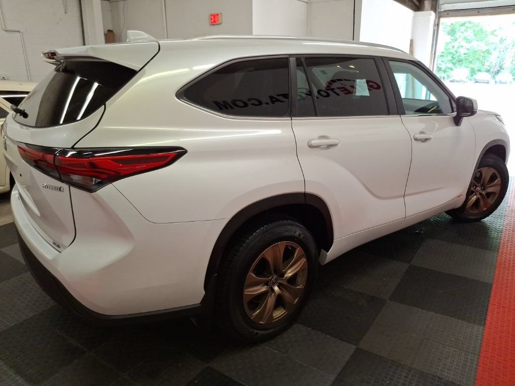 Used 2023 Toyota Highlander Bronze Edition AWD/4WD image 11