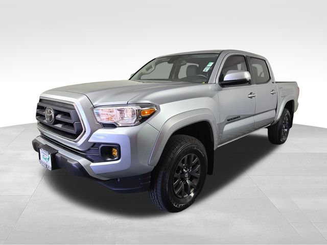 Used 2023 Toyota Tacoma SR5 w/ Technology Package AWD/4WD image 3