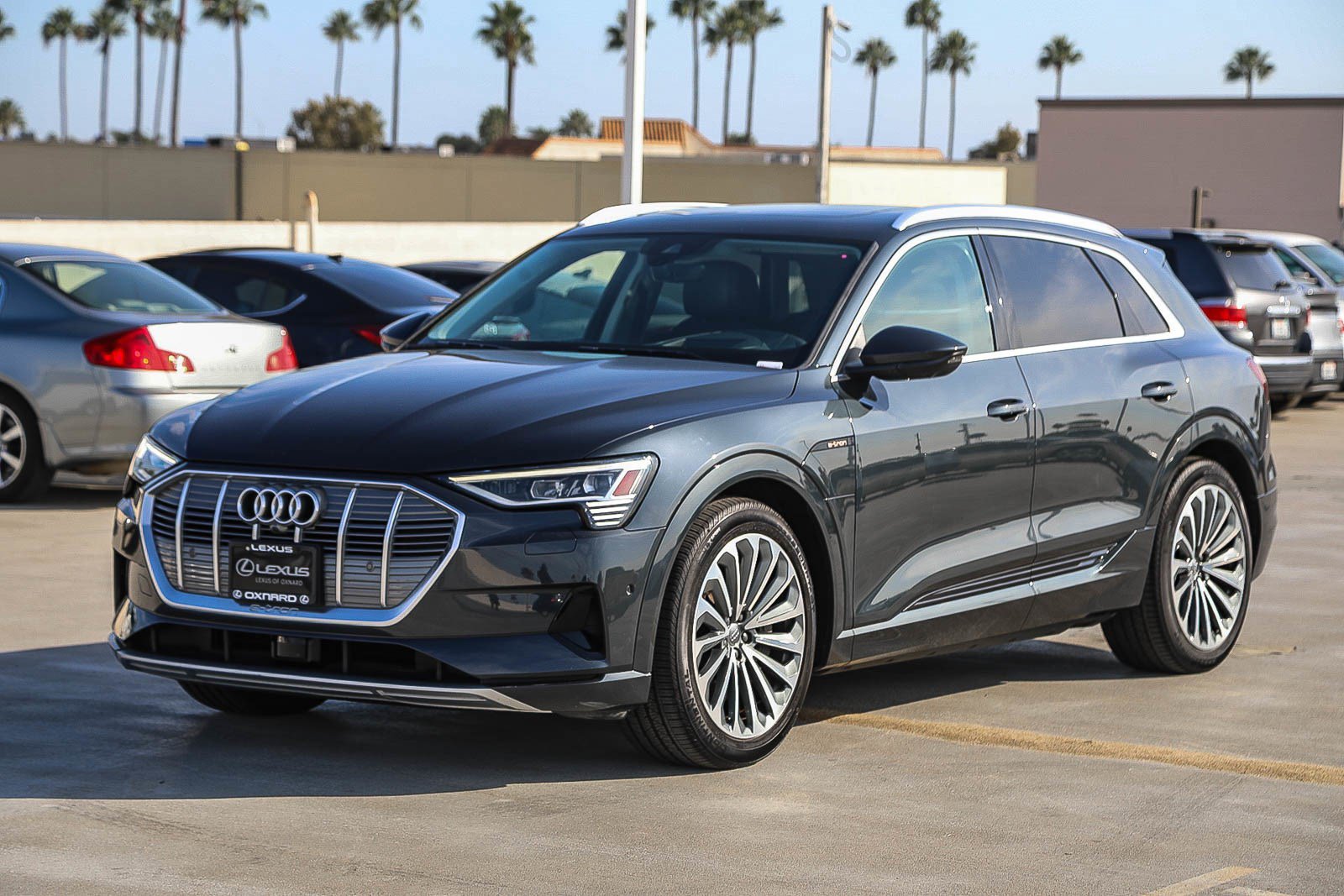 Used 2019 Audi e-tron Prestige w/ Prestige Package AWD/4WD image 3