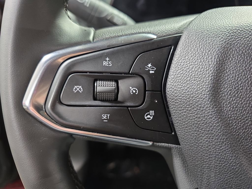 Used 2025 Chevrolet Trax LT w/ LT Convenience Package image 16