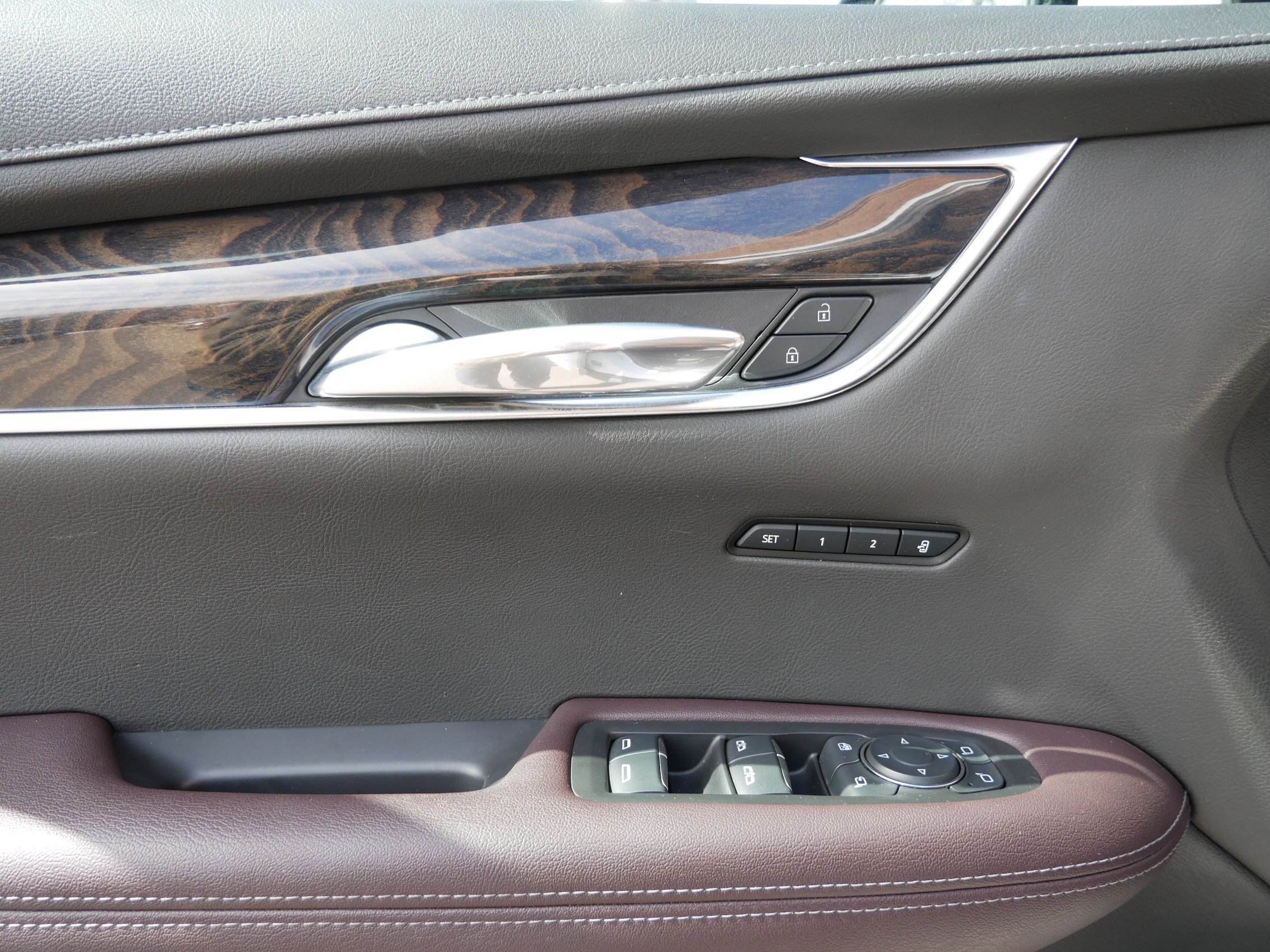 Used 2022 Cadillac XT6 Premium Luxury w/ Technology Package AWD/4WD image 9