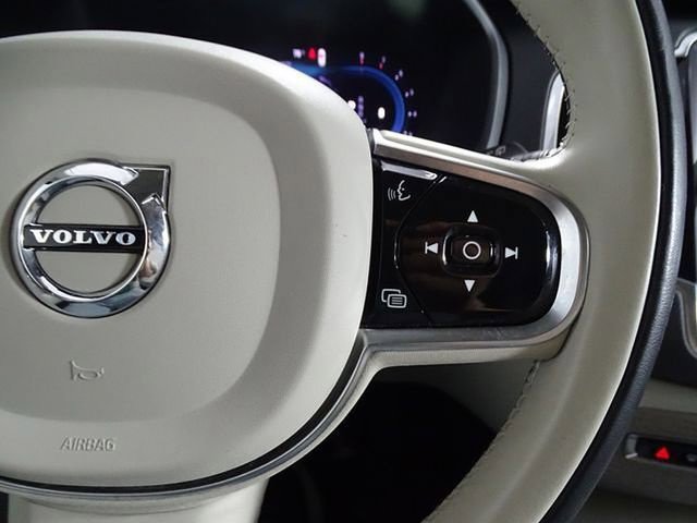 Used 2023 Volvo XC90 B6 Plus AWD/4WD image 31