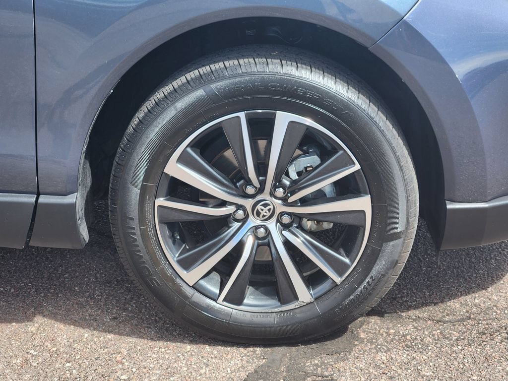 Used 2024 Toyota Venza LE AWD/4WD image 30
