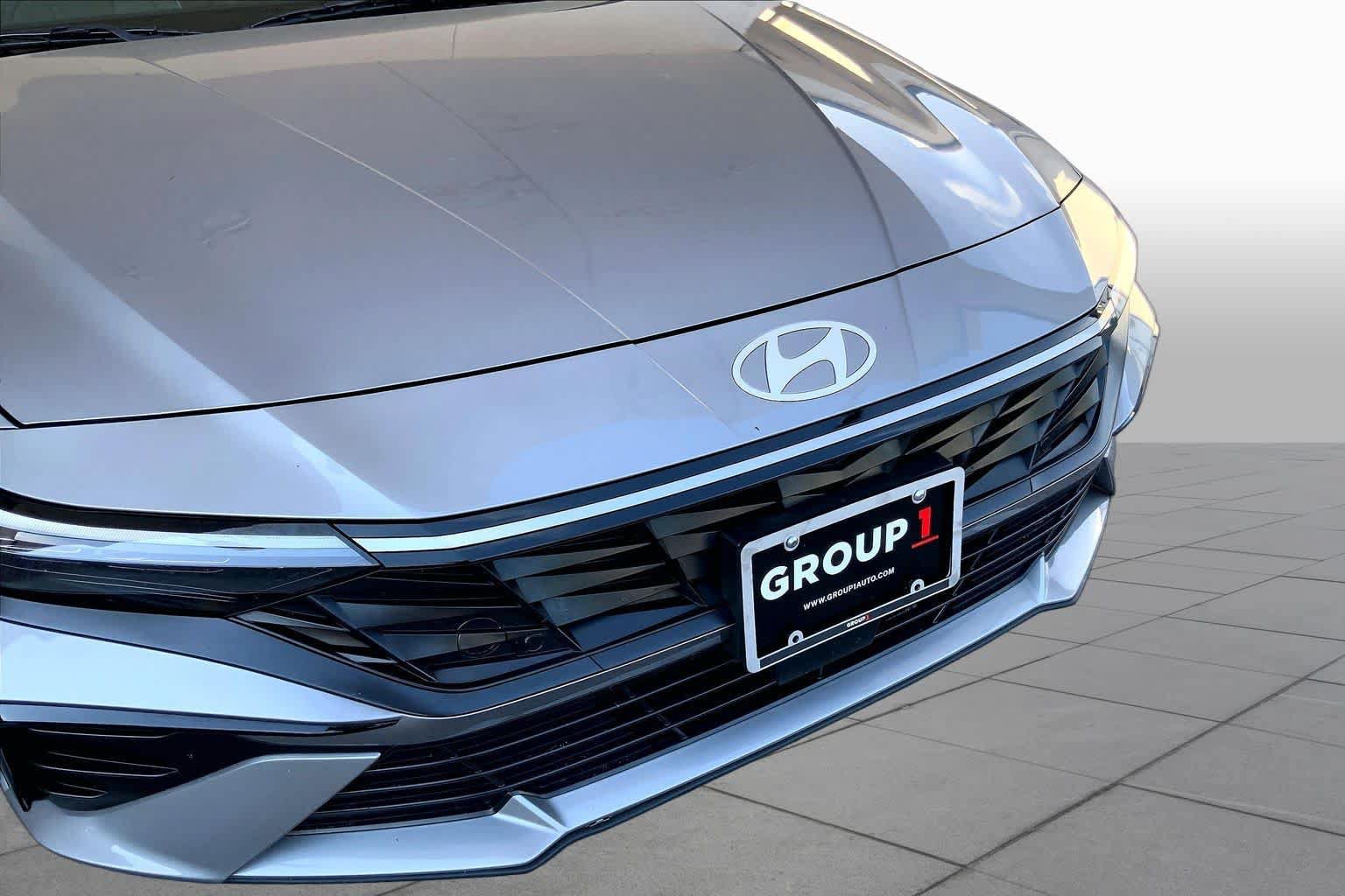 Used 2025 Hyundai Elantra Limited FWD image 30