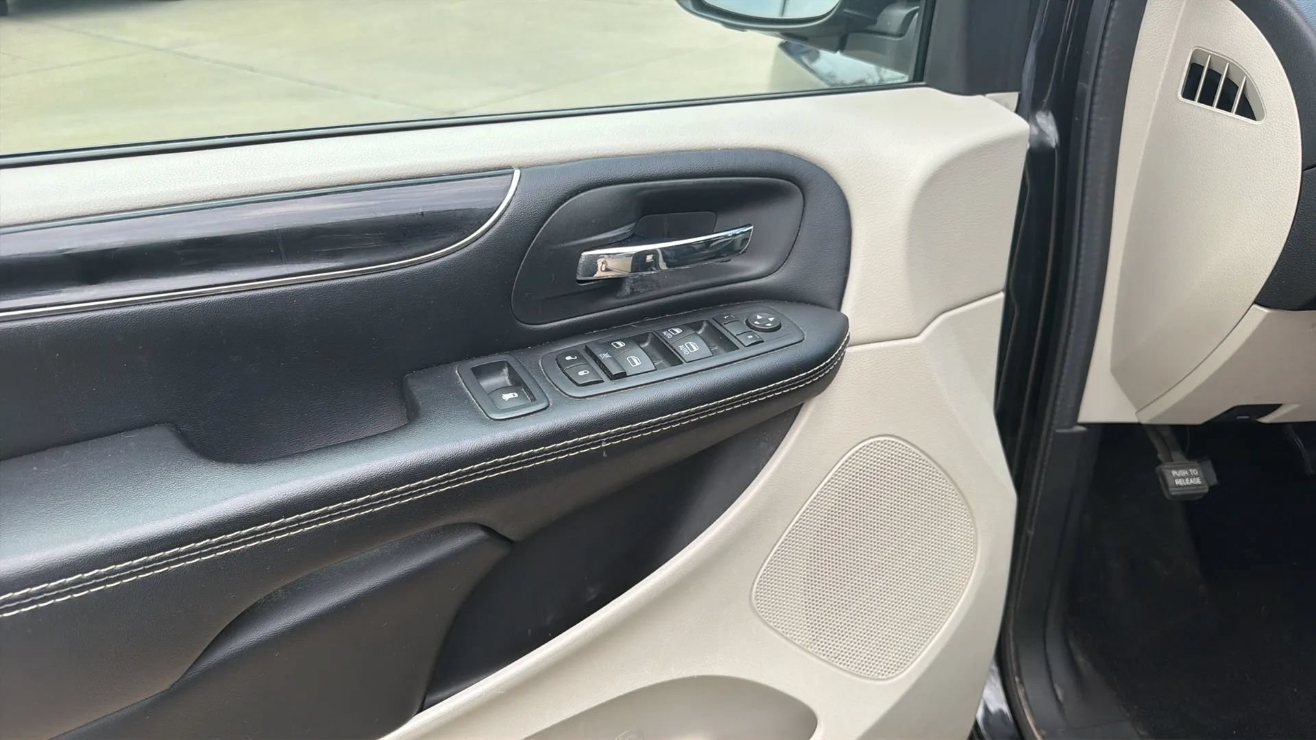 Used 2019 Dodge Grand Caravan SXT w/ Driver Convenience Group FWD image 88