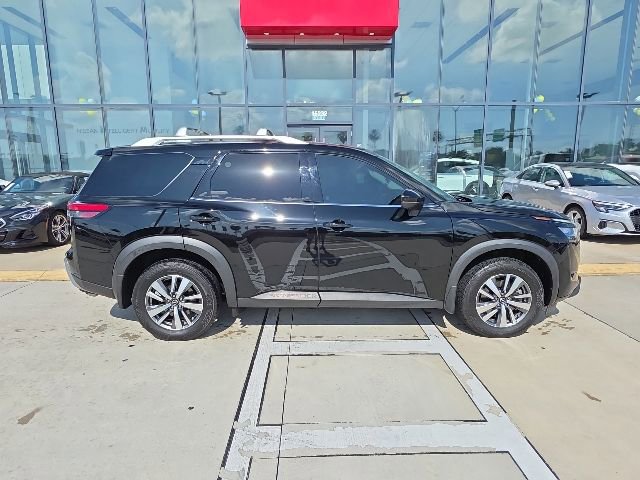 Used 2024 Nissan Pathfinder SL w/ Cargo Package FWD image 3