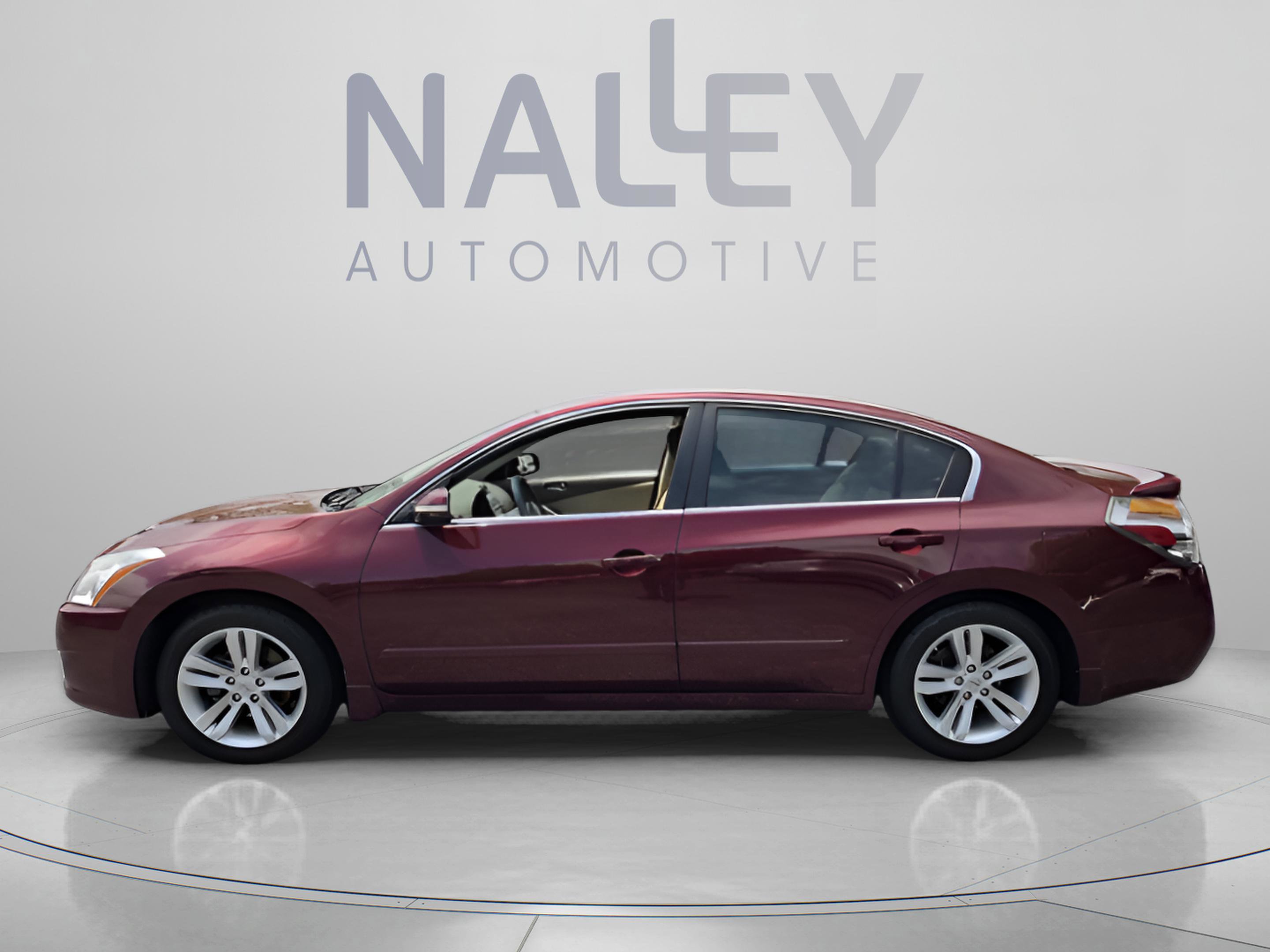 Used 2012 Nissan Altima 3.5 SR w/ Sport Pkg FWD image 2
