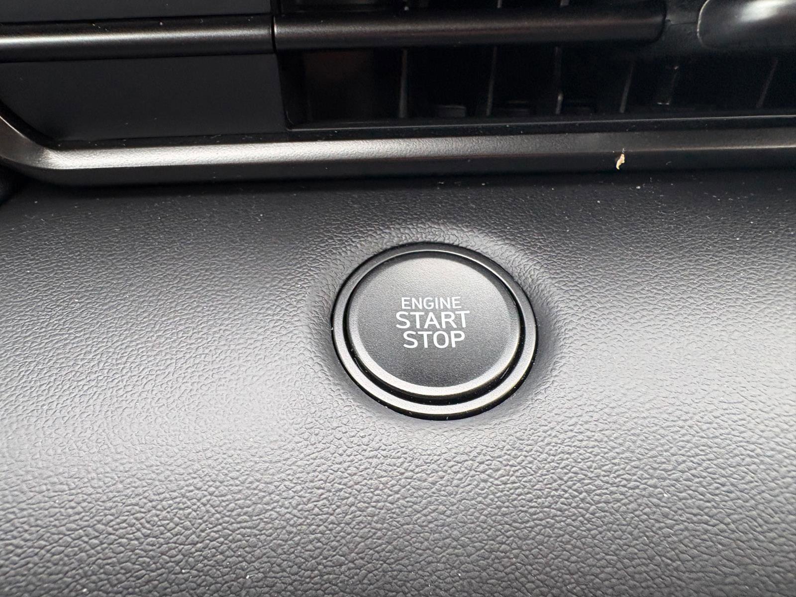 Used 2025 Hyundai Elantra Sport FWD image 31