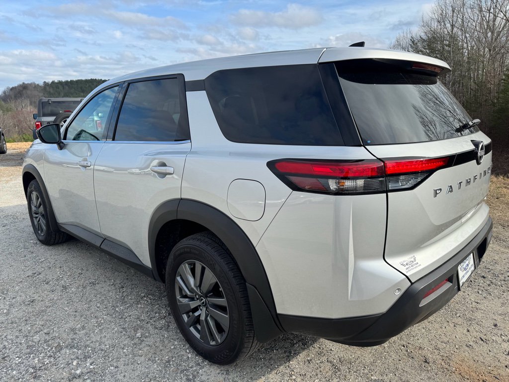 Used 2024 Nissan Pathfinder S image 5