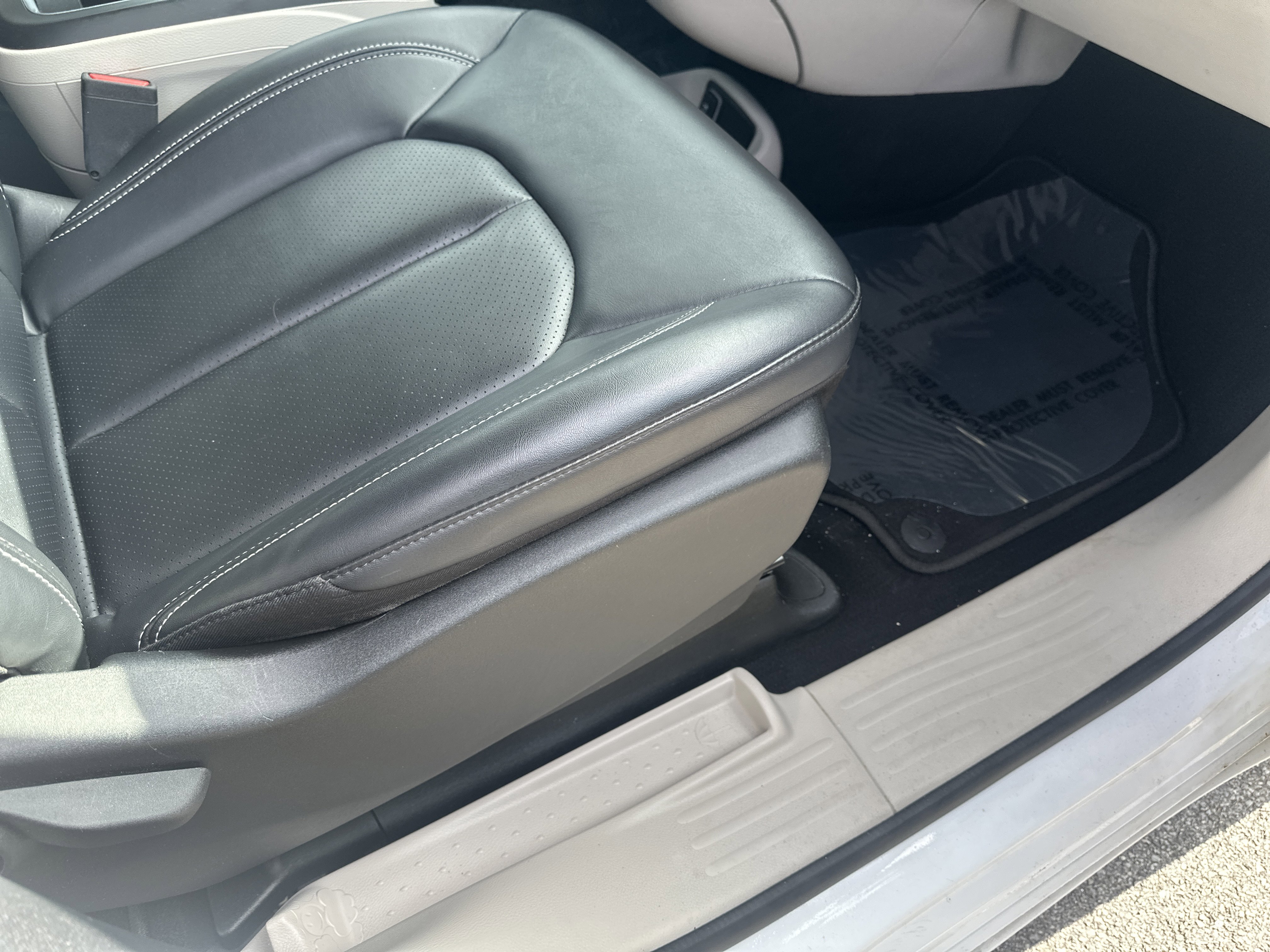 Used 2024 Chrysler Pacifica Touring-L image 26