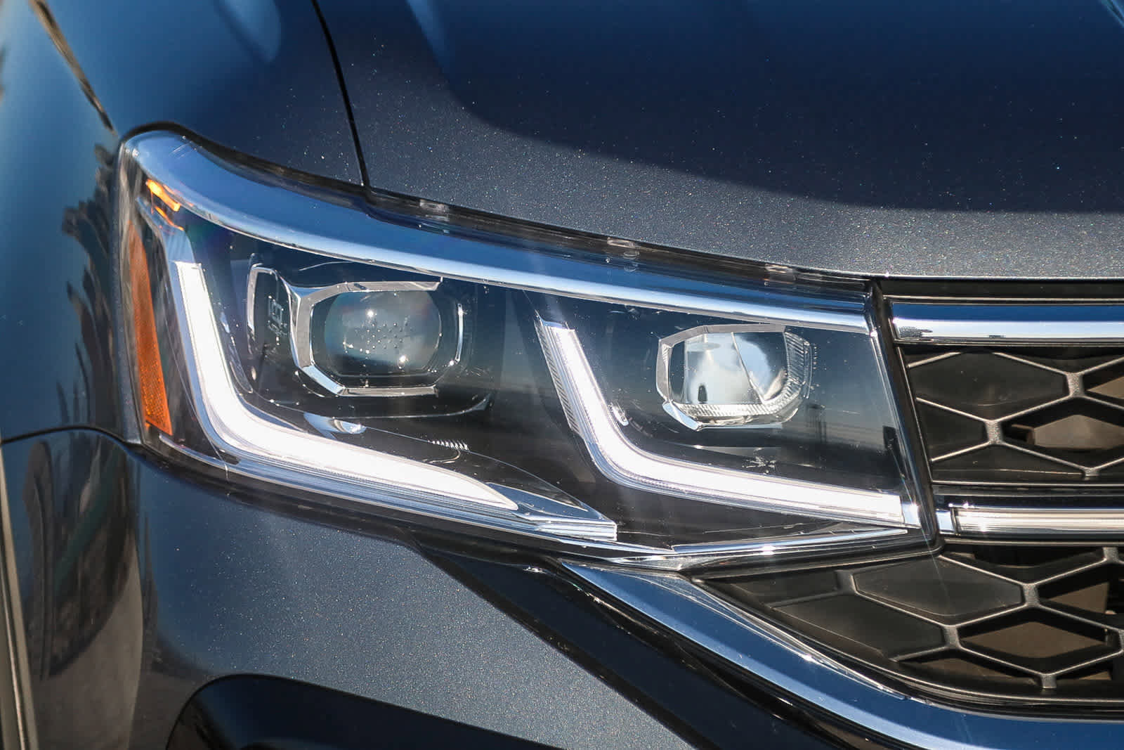 Used 2022 Volkswagen Taos SEL image 4