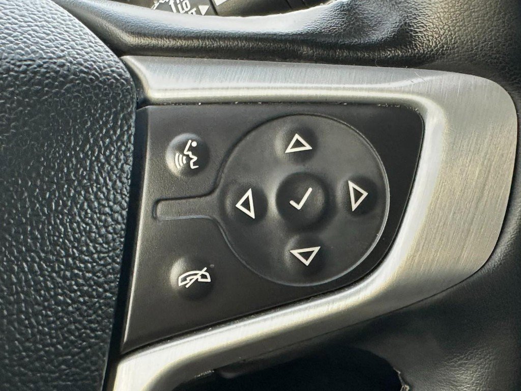 Used 2024 GMC Terrain SLT image 21