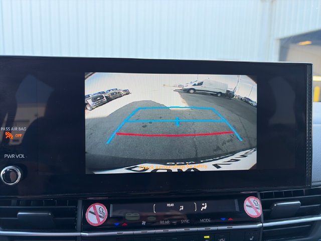 Used 2026 Toyota Sienna XLE FWD image 20