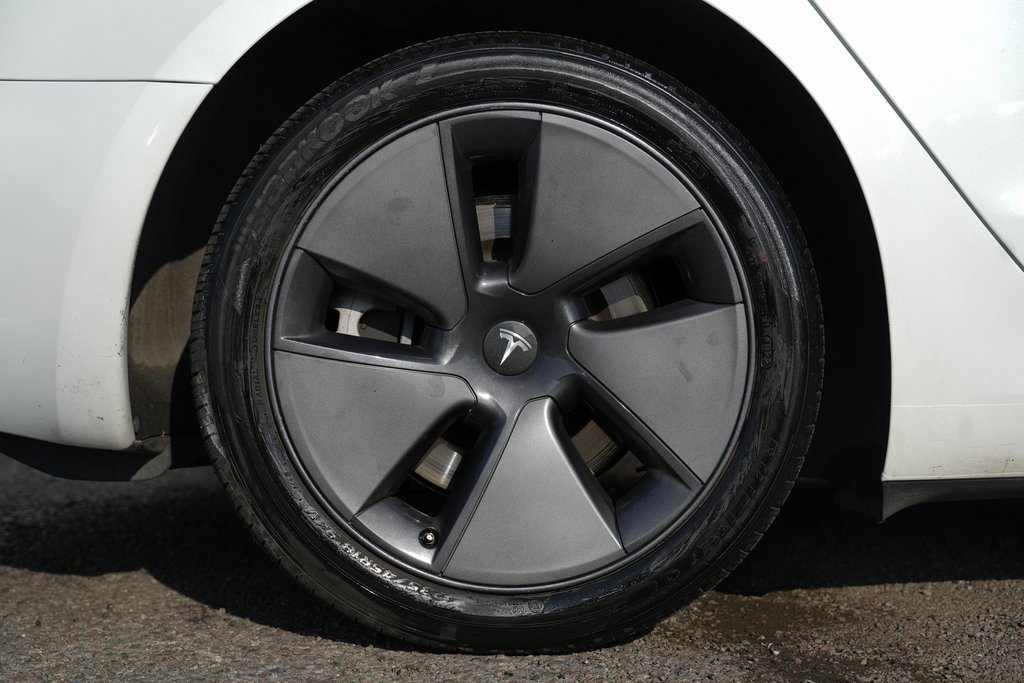 Used 2023 Tesla Model 3 Standard Range image 11