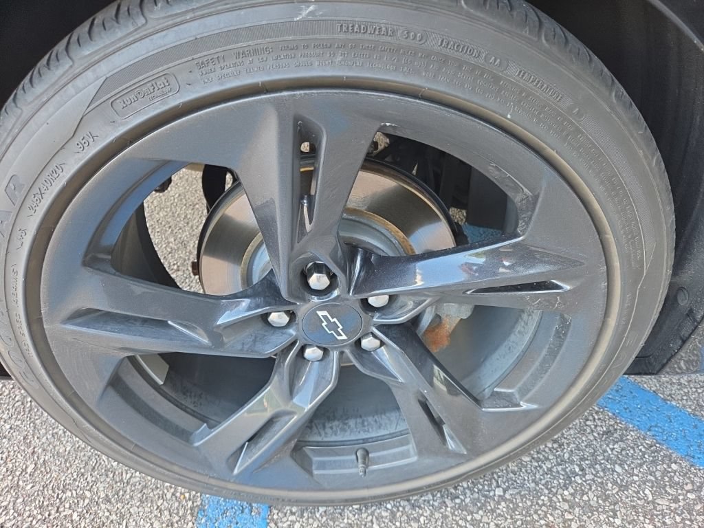 Used 2022 Chevrolet Camaro LT RWD image 9