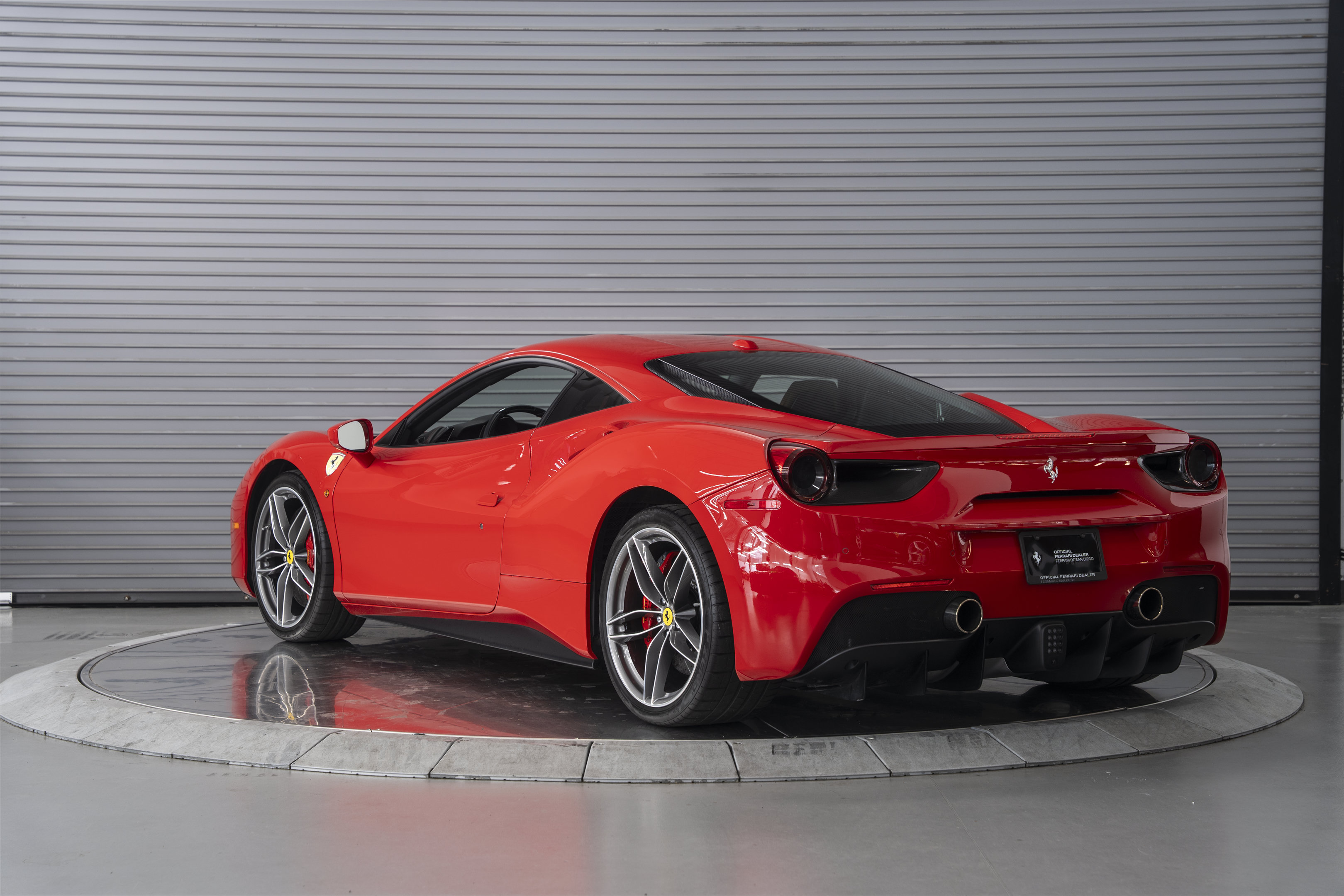 Used 2018 Ferrari 488 GTB RWD image 3