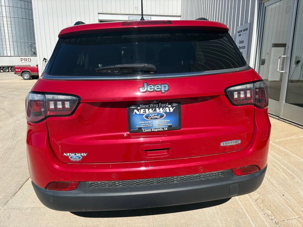 Used 2018 Jeep Compass Latitude w/ Safe & Security Group FWD image 6
