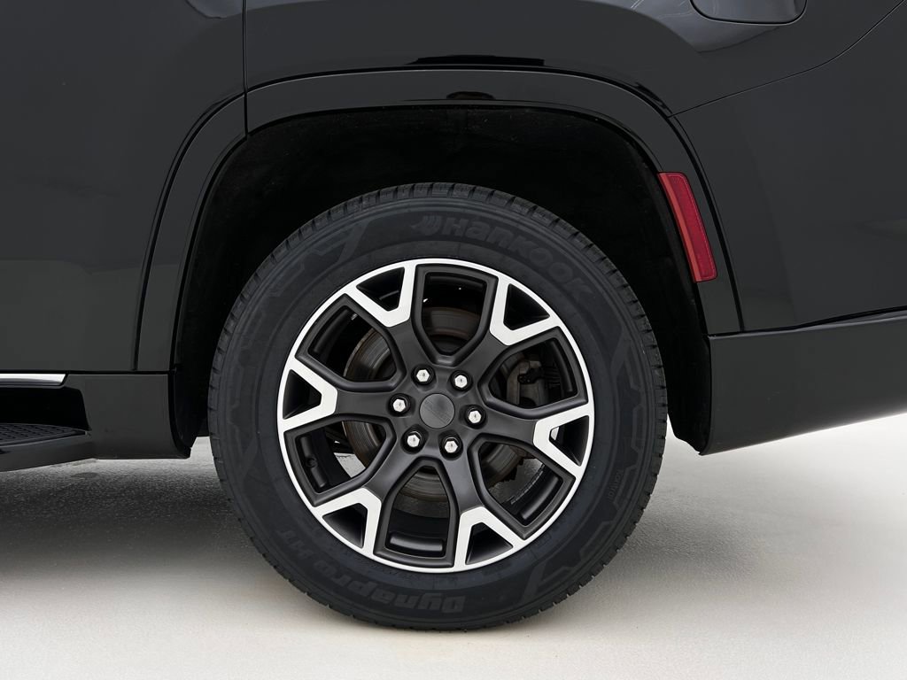 Used 2023 Jeep Wagoneer Series III w/ Preferred Equipment Group image 24