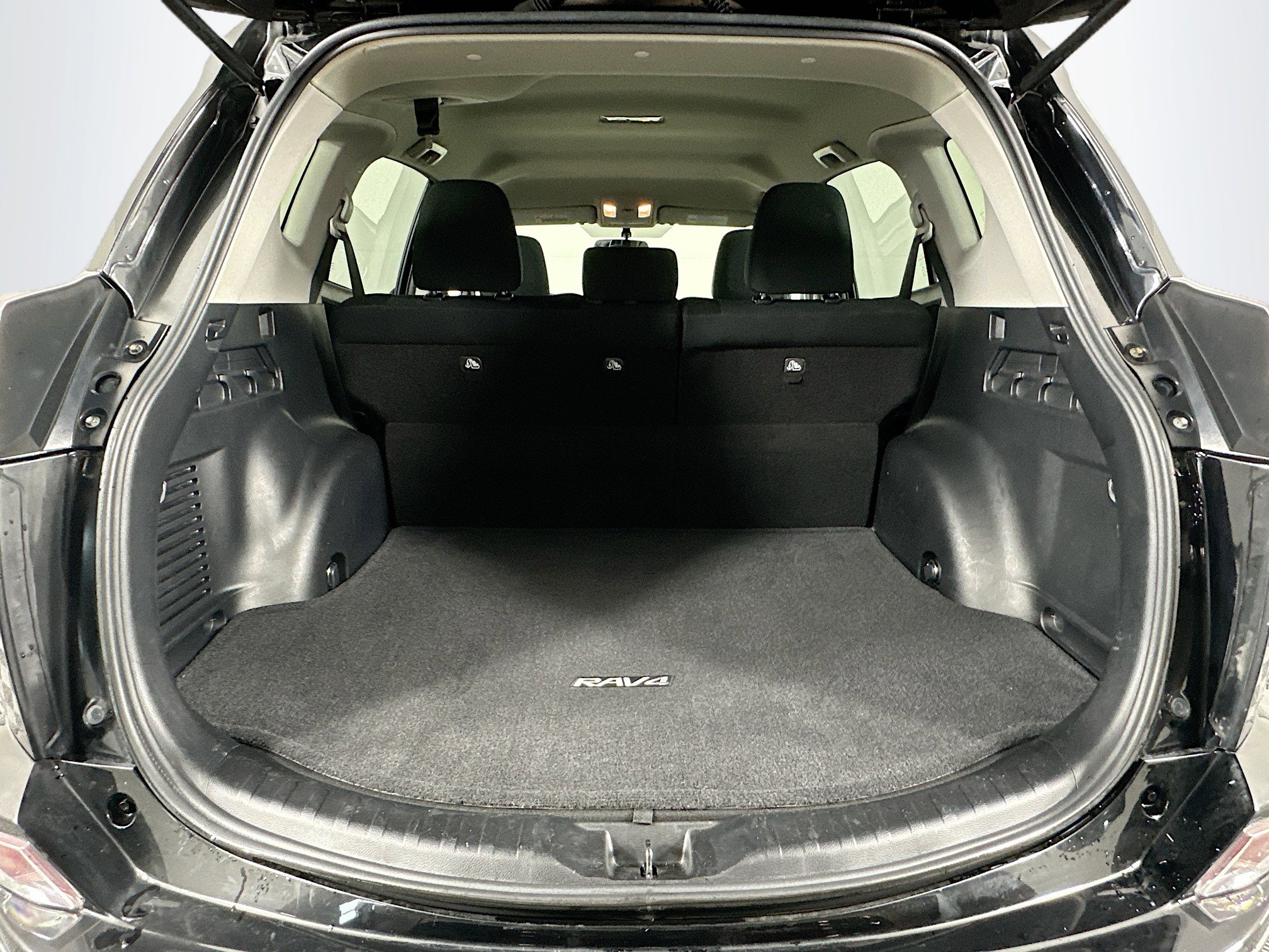 Used 2016 Toyota RAV4 LE image 27