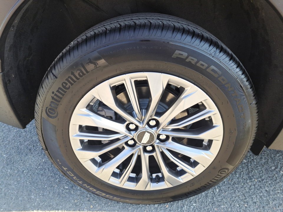 Used 2025 Cadillac XT4 Premium Luxury image 18