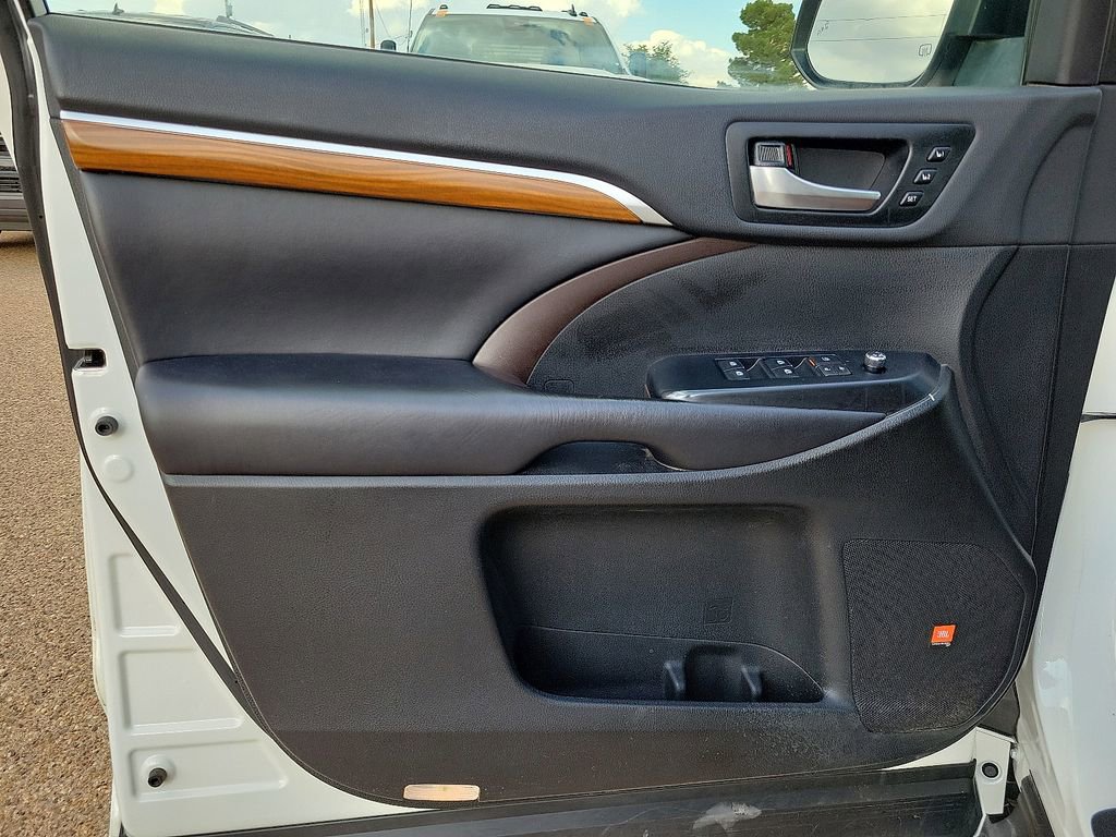 Used 2019 Toyota Highlander Limited FWD image 18