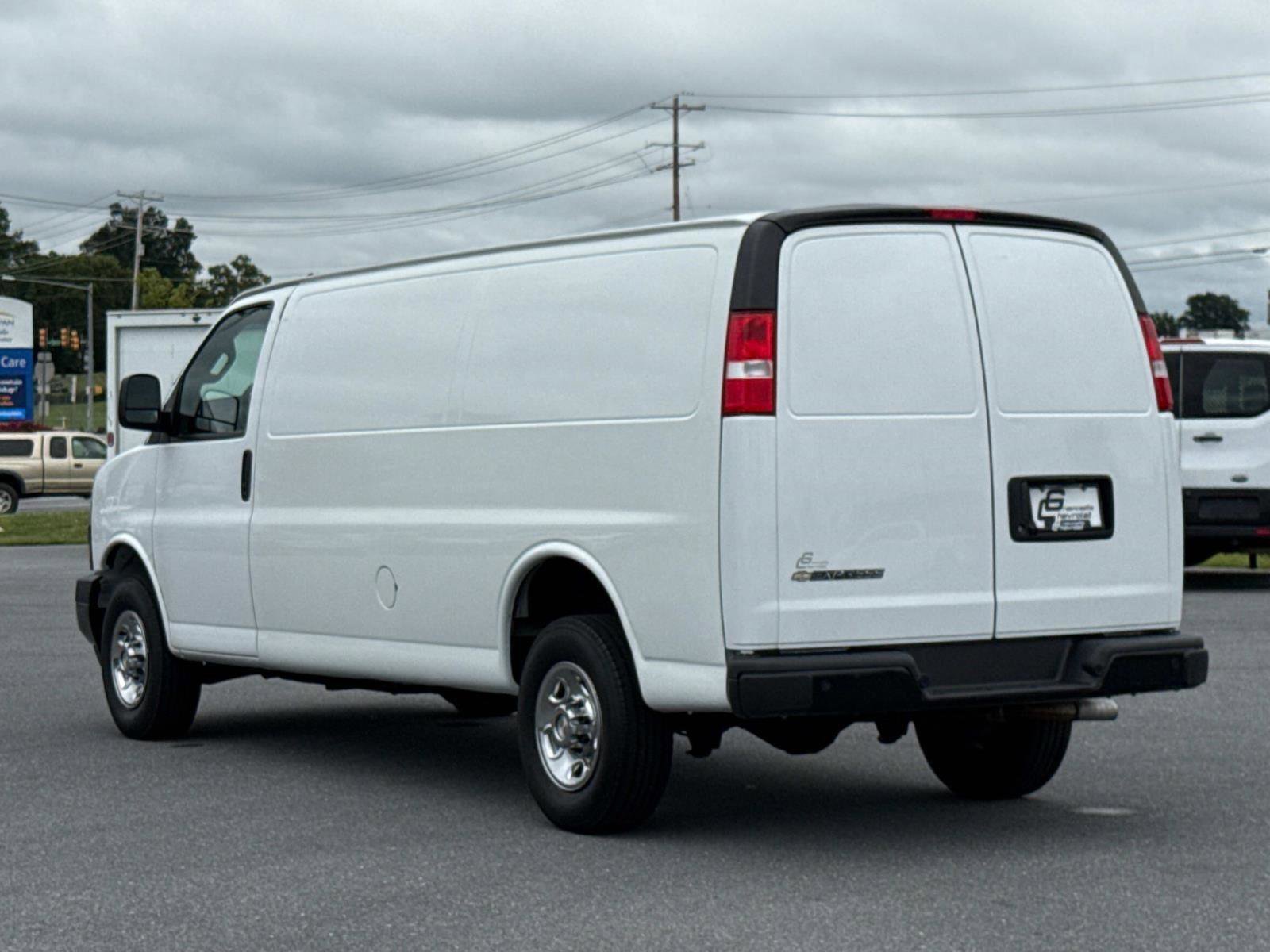 Used 2024 Chevrolet Express 3500 Extended image 24