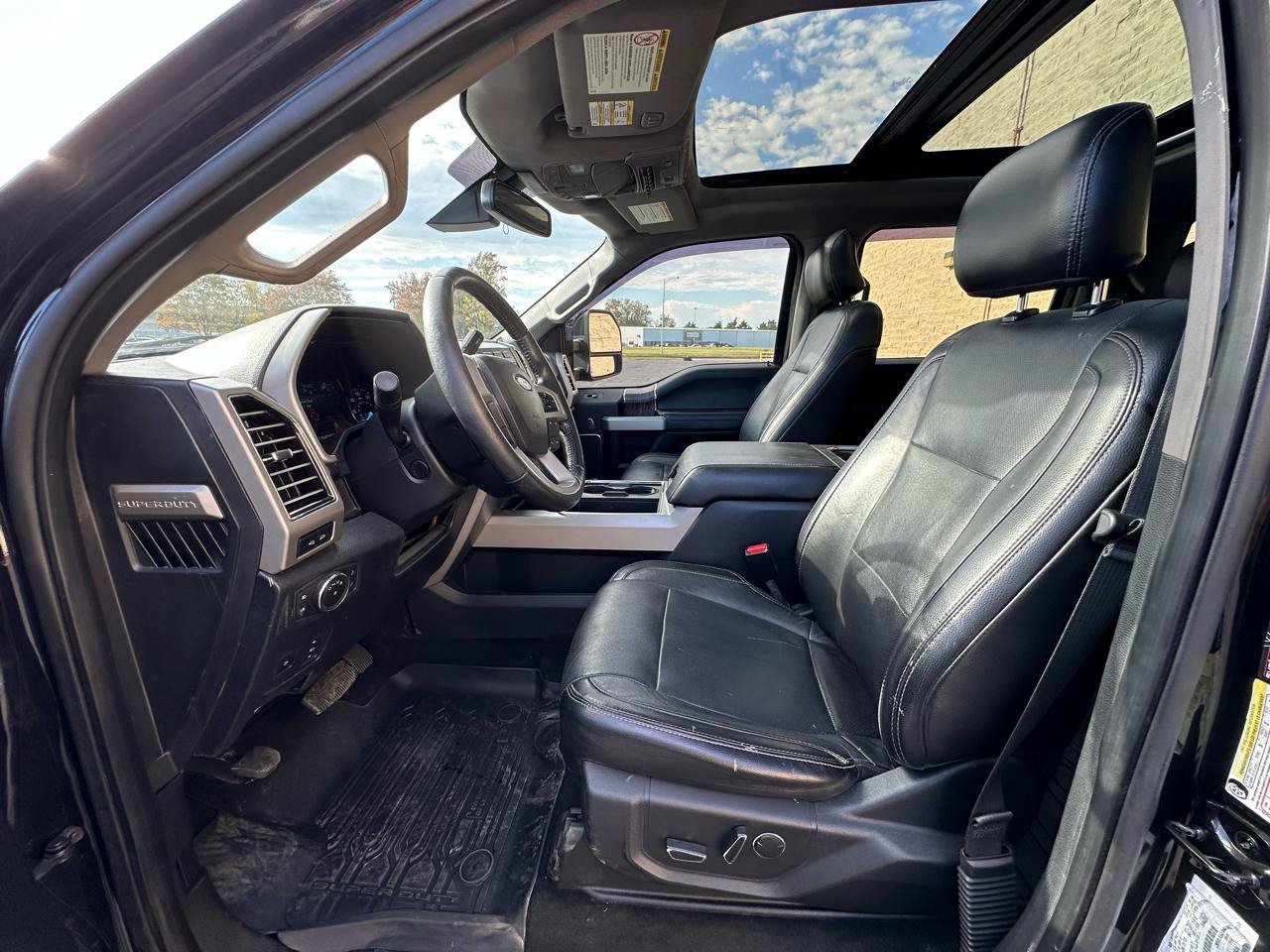 Used 2017 Ford F250 Lariat w/ Lariat Ultimate Package AWD/4WD image 10