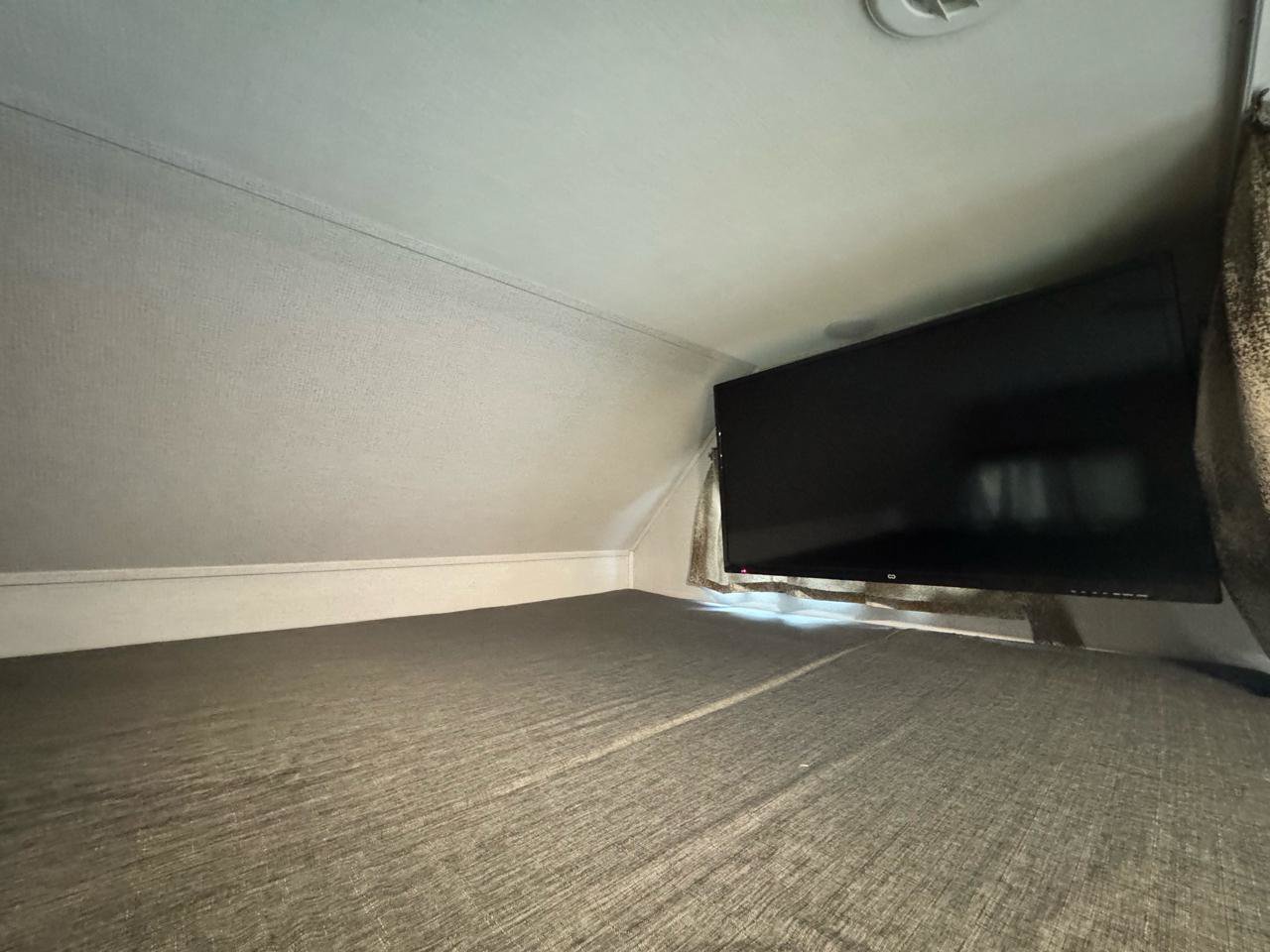 Used 2019 Chevrolet Express 4500 w/ RV Package RWD image 41