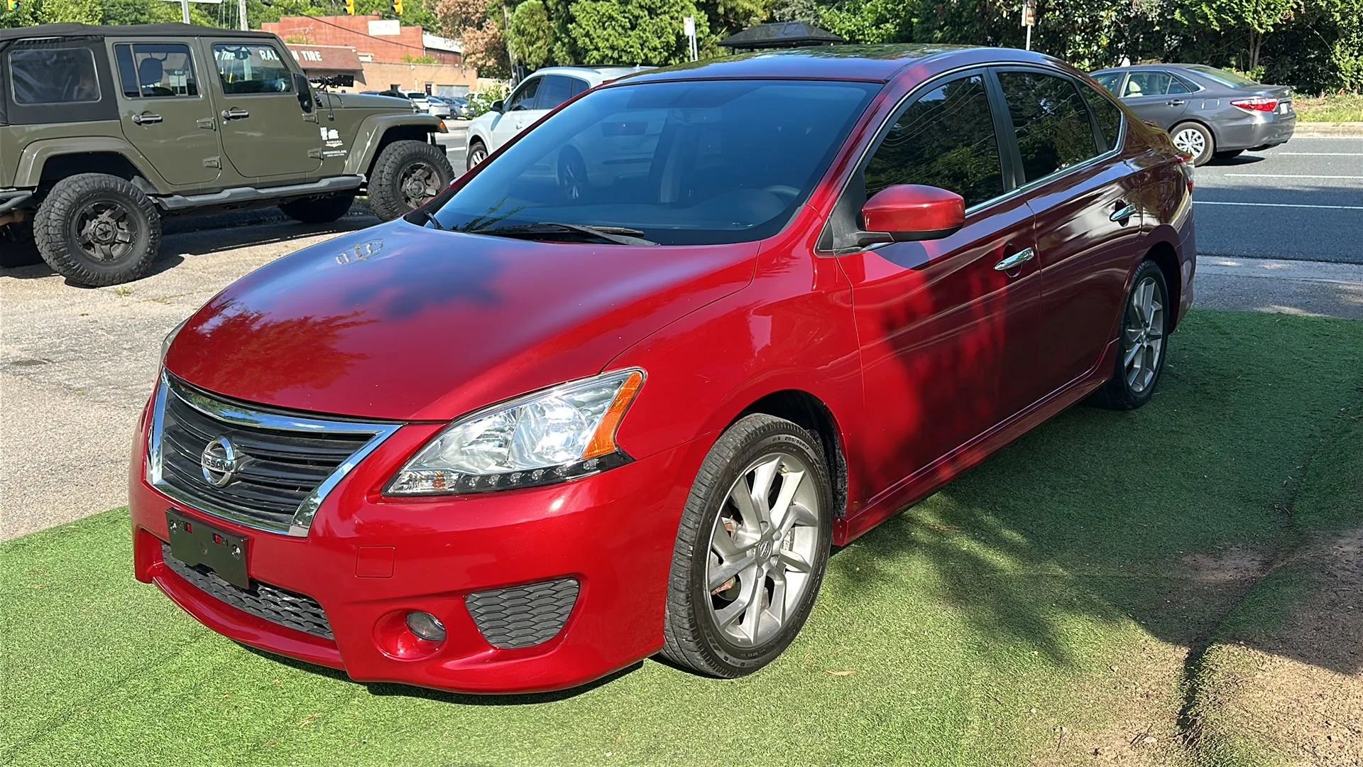Used 2013 Nissan Sentra SR w/ Premium Pkg FWD image 3