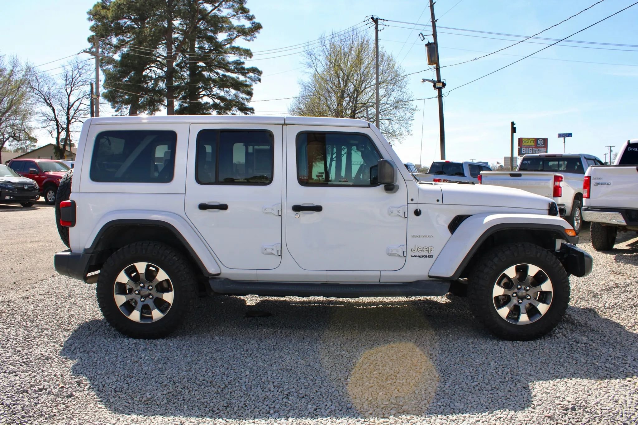 Used 2018 Jeep Wrangler Unlimited Sahara image 6