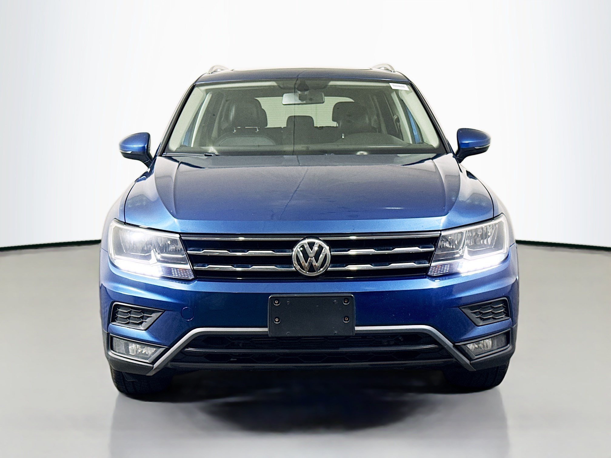 Used 2018 Volkswagen Tiguan SEL AWD/4WD image 2