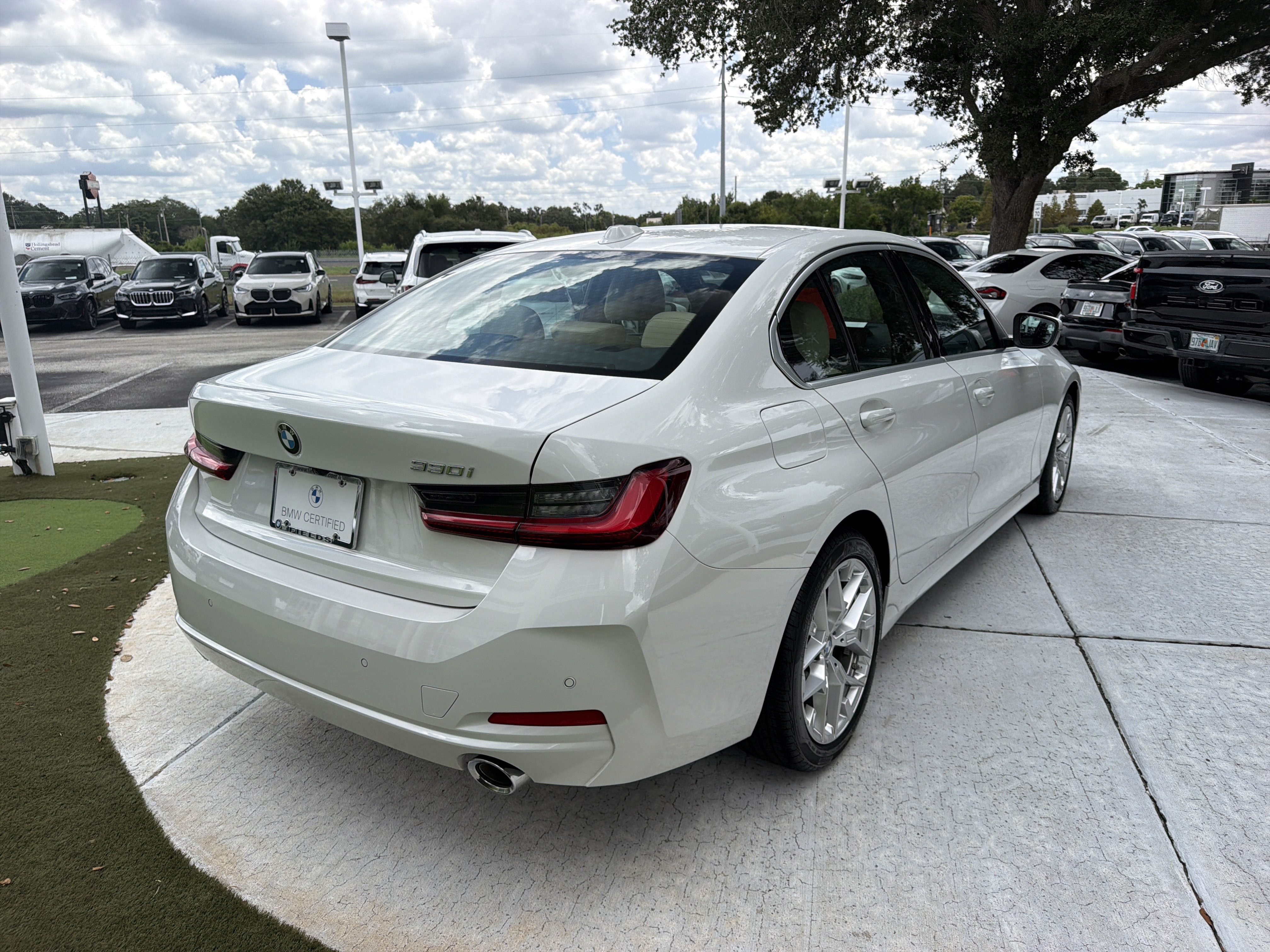 Certified 2026 BMW 330i Sedan w/ Convenience Package RWD image 2