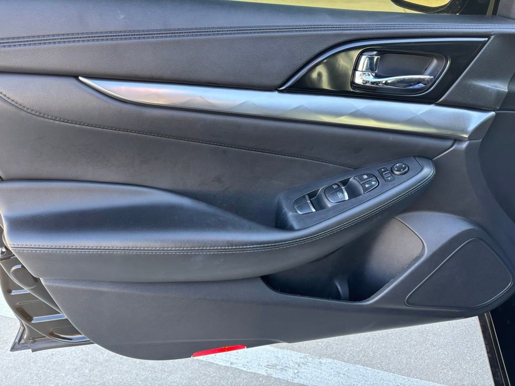 Used 2018 Nissan Maxima SR w/ Interior Lighting Package image 15