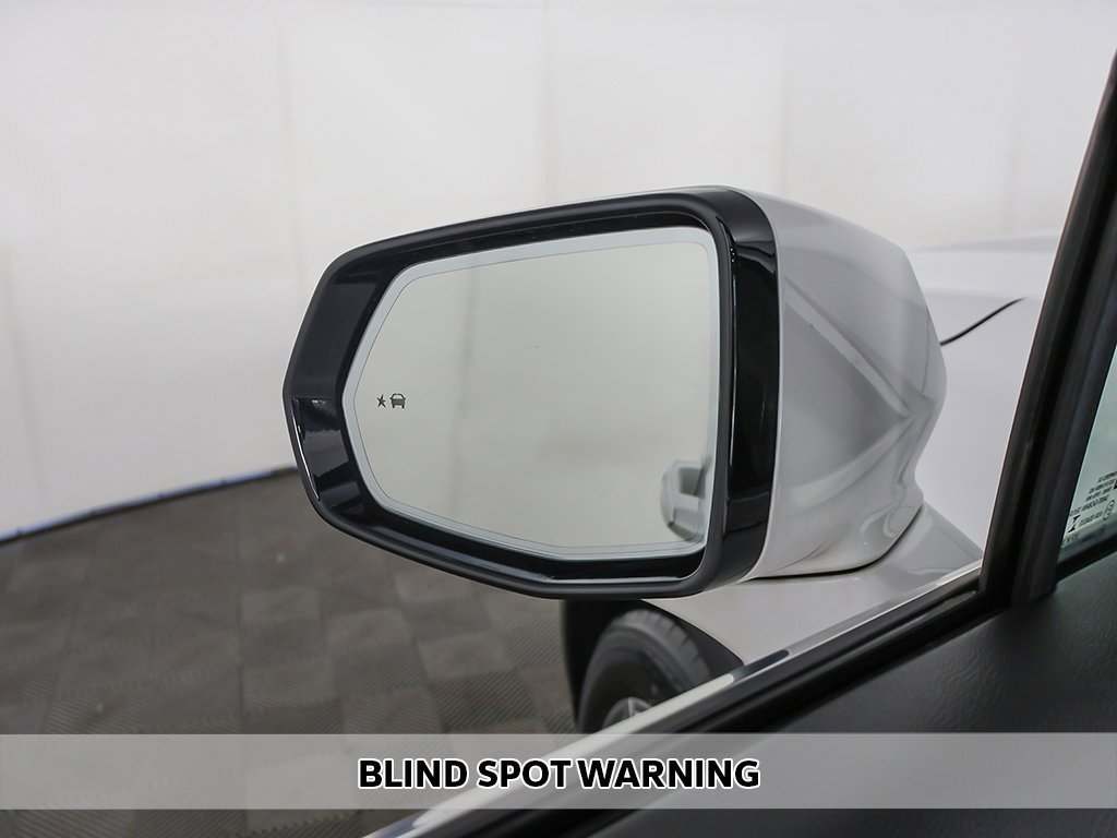 Used 2022 Cadillac XT4 Premium Luxury w/ Enhanced Visibility Package image 7