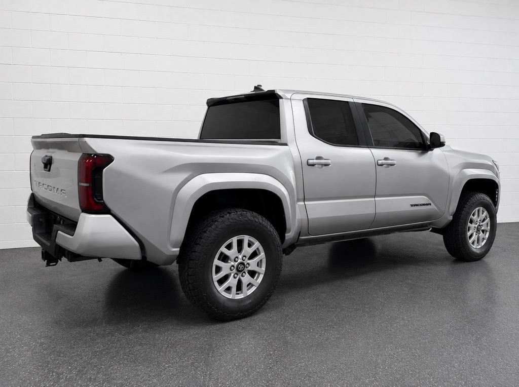Used 2025 Toyota Tacoma SR5 AWD/4WD image 4