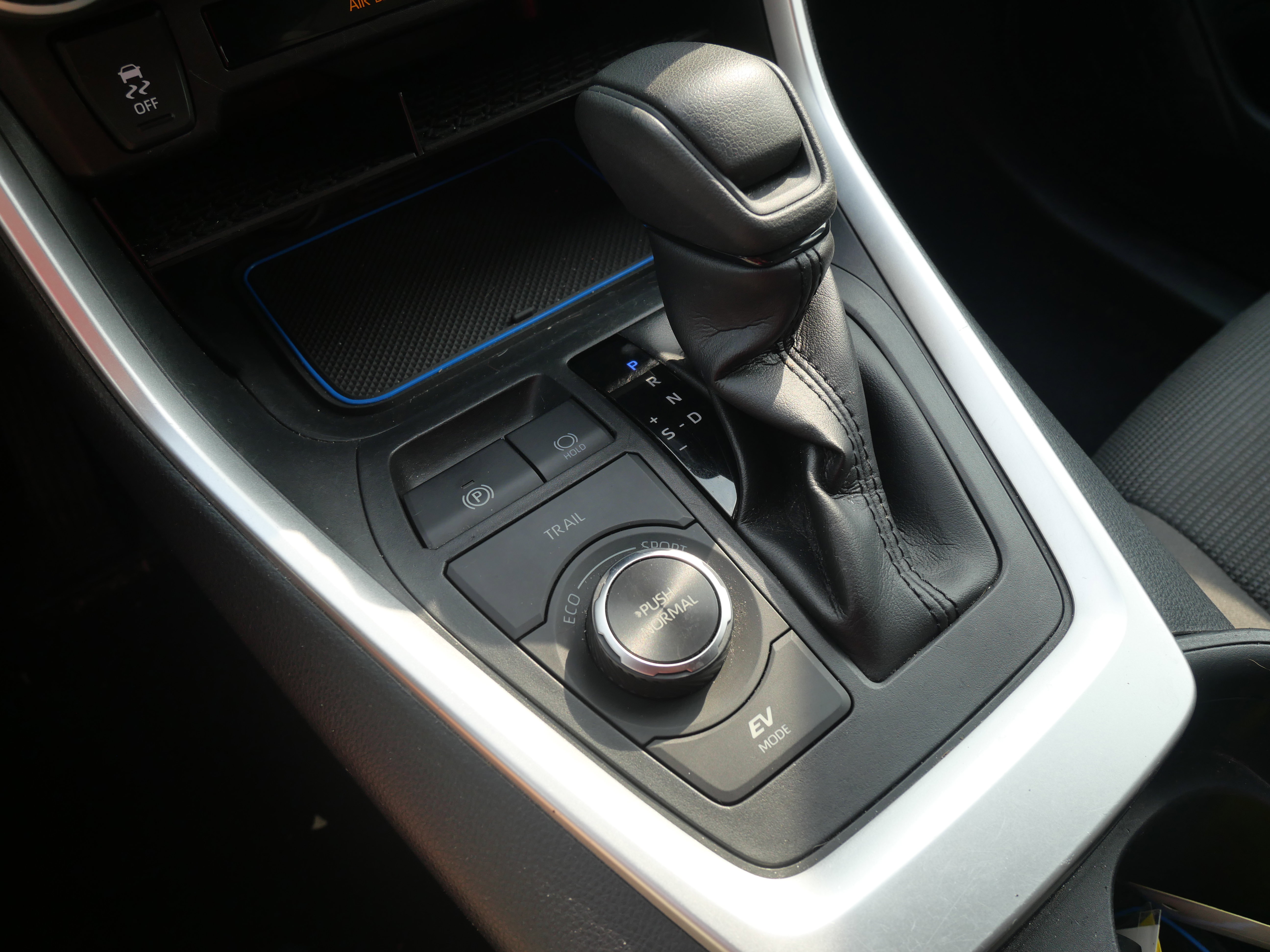 Used 2021 Toyota RAV4 LE image 16