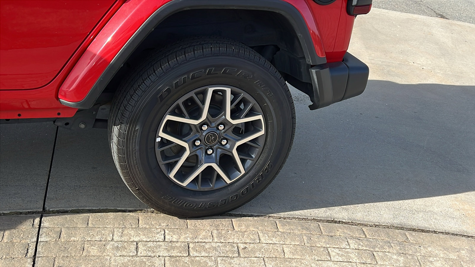 Used 2025 Jeep Wrangler Sahara image 12